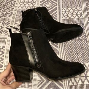 NWT Liz Claiborne Memory Foam Booties